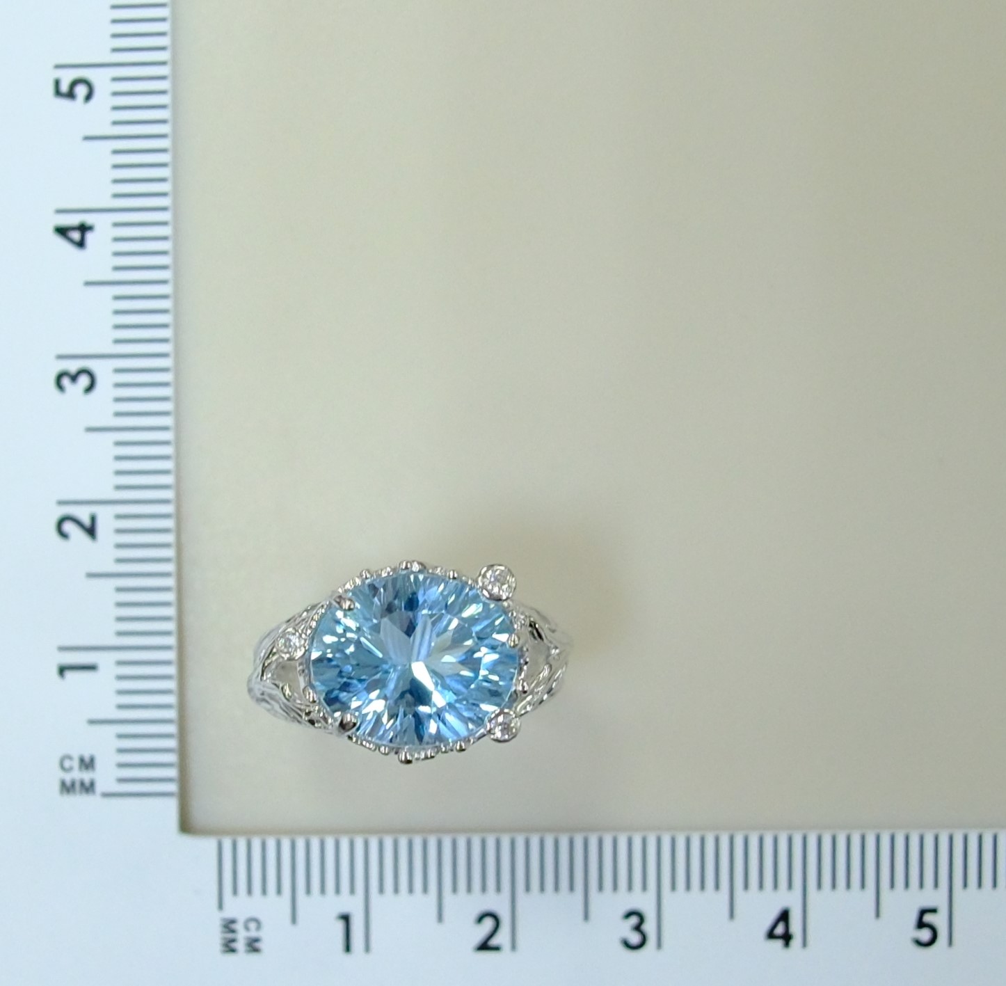 Серебряное кольцо с топазом